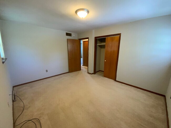 Building Photo - 4208-4210 Rollins Rd