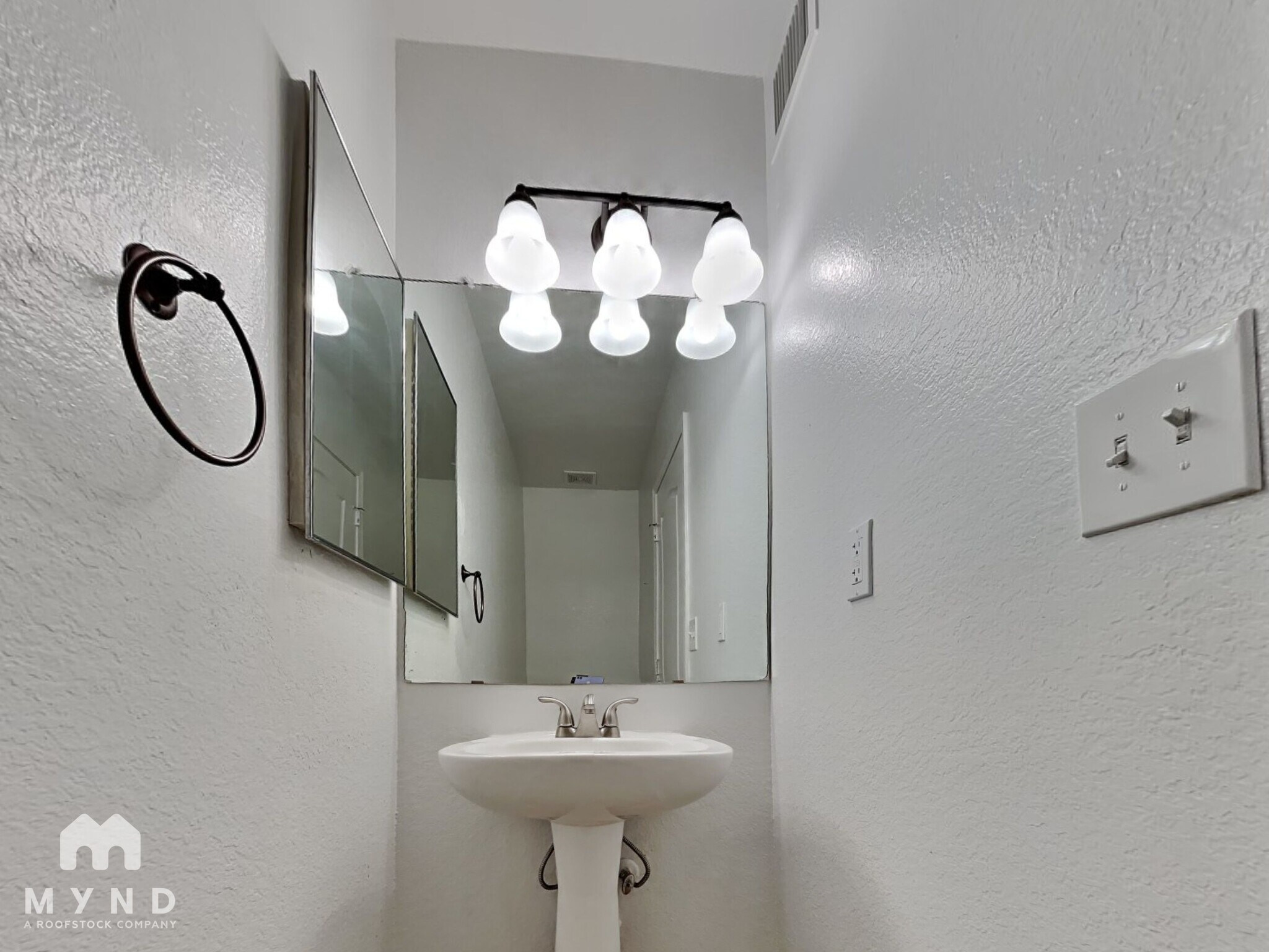 Building Photo - 5862 E Norwood St