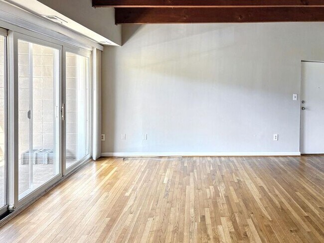 Building Photo - 5502 Karen Elaine Dr