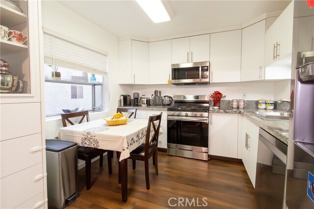 Building Photo - 9551 Vía Ricardo