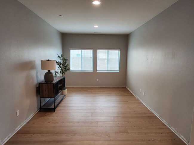 Building Photo - Upgraded Level Entry Home with Mountain Views!