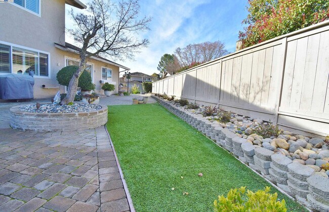 Building Photo - 204 Cypress Hills Ct