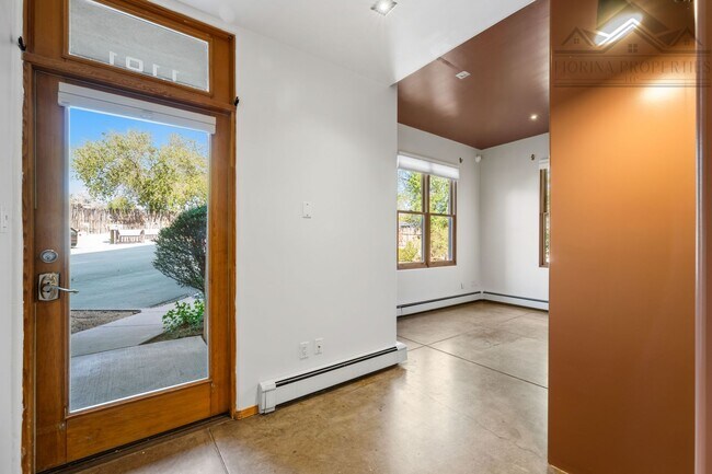 Building Photo - Bright Midtown Studio Loft