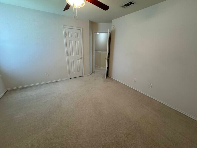 Building Photo - 217 Tepee Dr