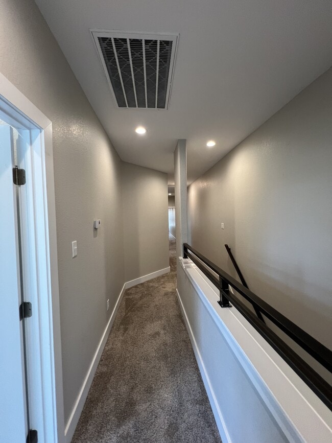 Building Photo - 308 Poplar St