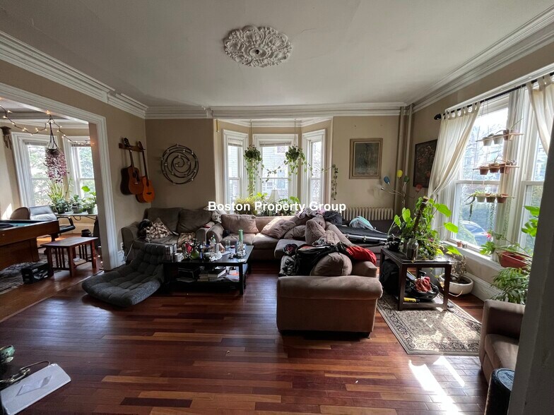 Primary Photo - 3 Sparhawk St