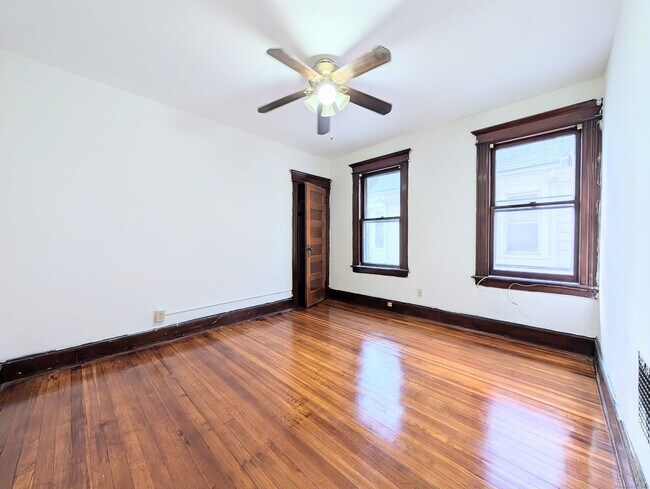Building Photo - 133 Poplar St