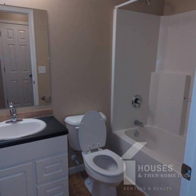 Building Photo - 515 Fairview Rd