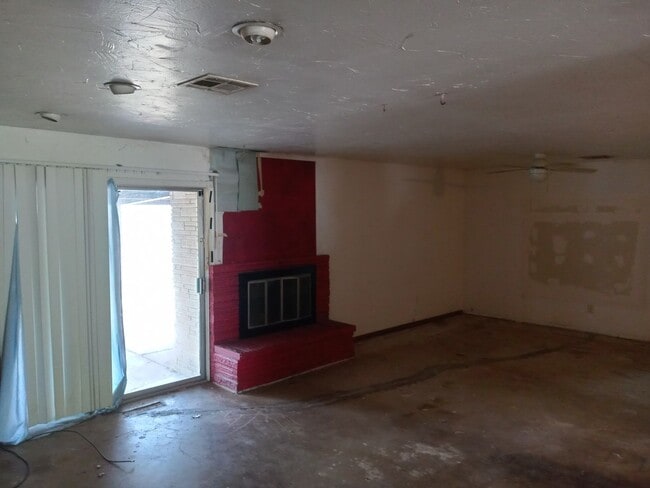 Building Photo - Lease to Purchase Home!