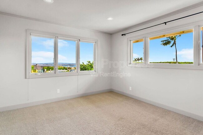 Building Photo - 5940 La Jolla Mesa Dr