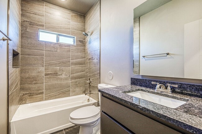 Building Photo - Beautiful East side House 4 bed-2.5 baths, part of The Overlook Casa Club that includes Swimming ...