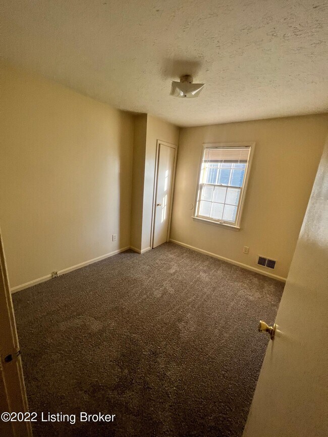Building Photo - 6201 Lynnchester Dr