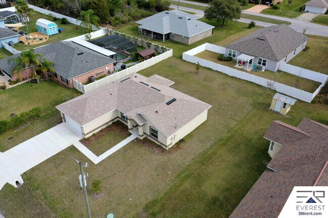 Building Photo - 4 Butternut Dr