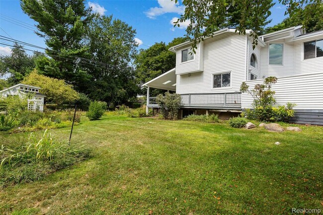 Building Photo - 6552 Orion Rd