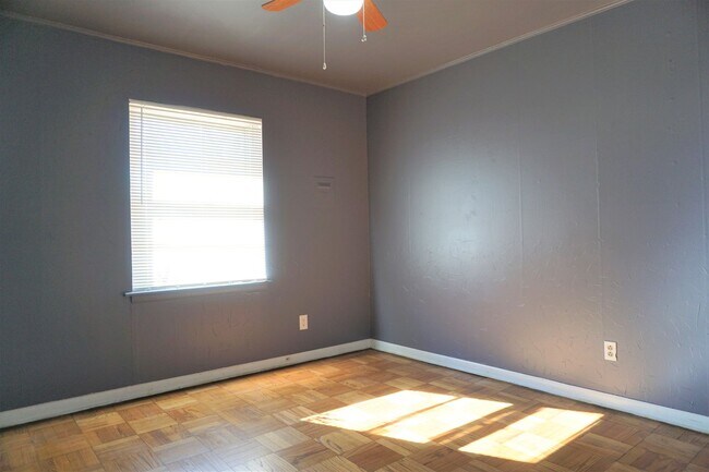 Building Photo - 3 Bed 1 Bath 1 Car in Steve Pennington Addition of NW OKC