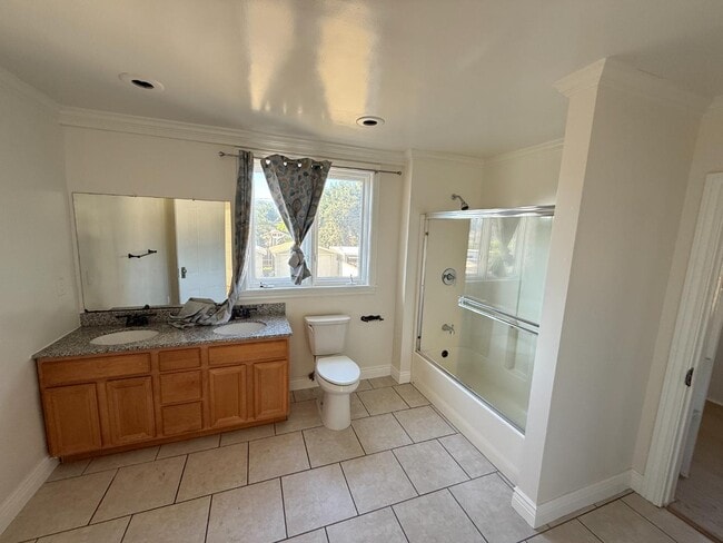 Building Photo - 563 San Francisco Ave