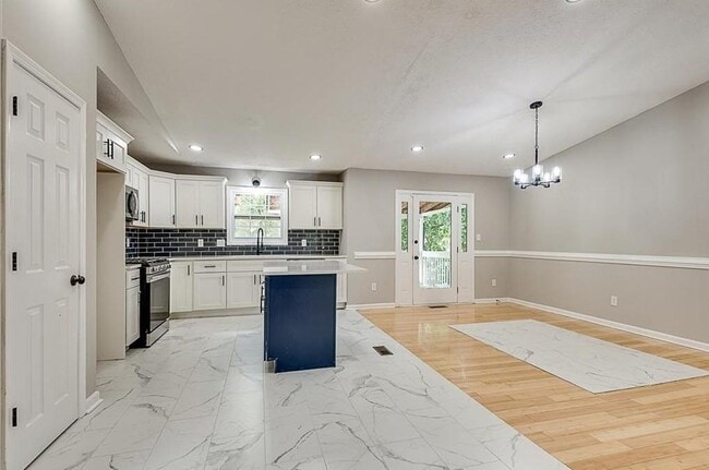 Building Photo - 1708 Brandon Square