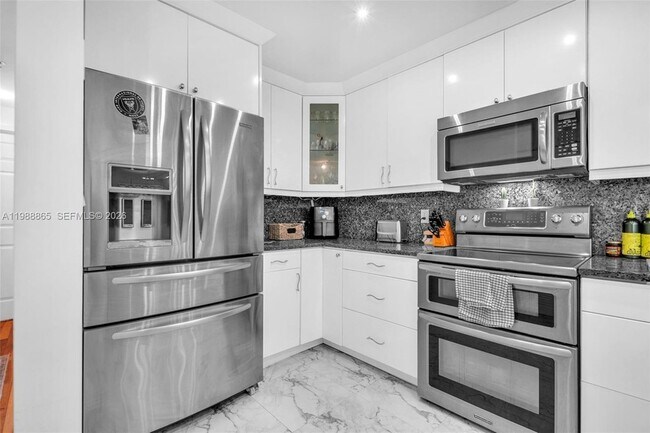 Building Photo - 1400 Salzedo St