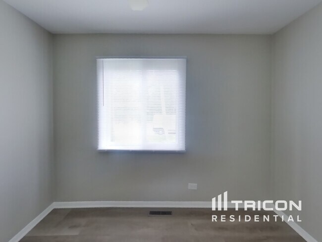 Building Photo - 614 Allanson Rd