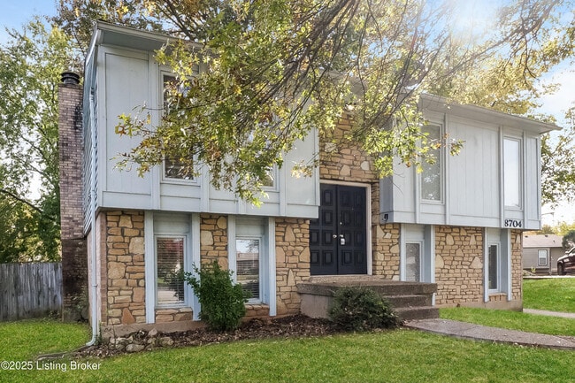 Building Photo - 8704 4 Oaks Ct