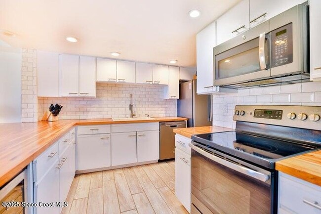 Building Photo - 1540 Riverside Dr