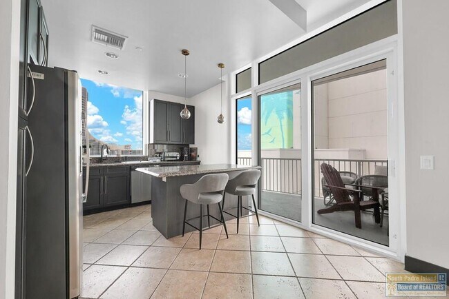 Building Photo - 310A Padre Blvd