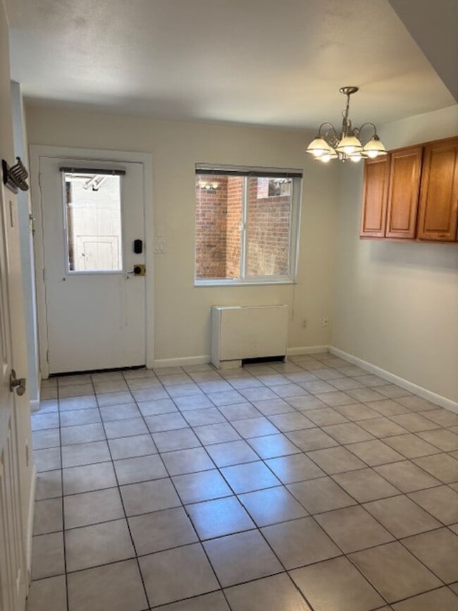 Primary Photo - Close to Campus 2BD/1.5 BA Townhouse - Ava...