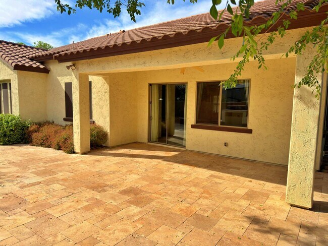 Building Photo - 737 E Charlevoix Ave