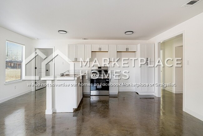 Building Photo - 801 Goodwyn St