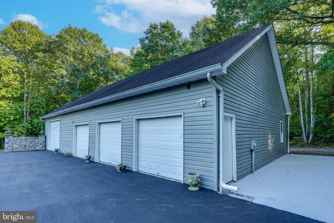 Building Photo - 6200 Ben Creek Rd