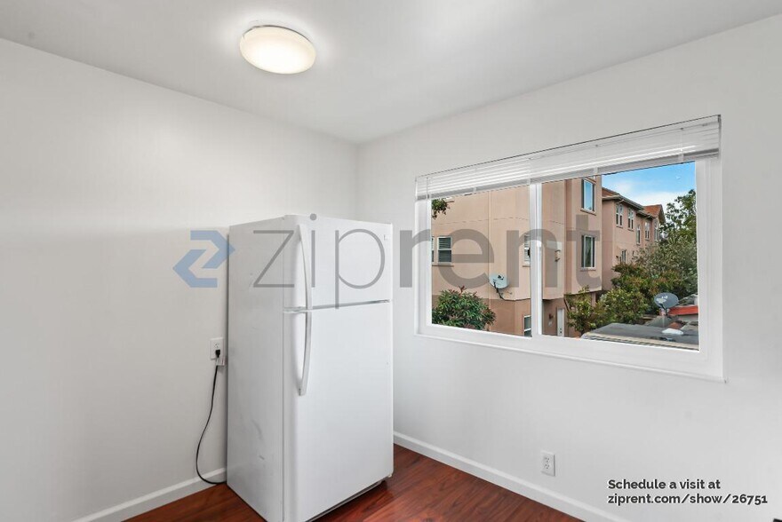 Building Photo - 797 Memorial Way
