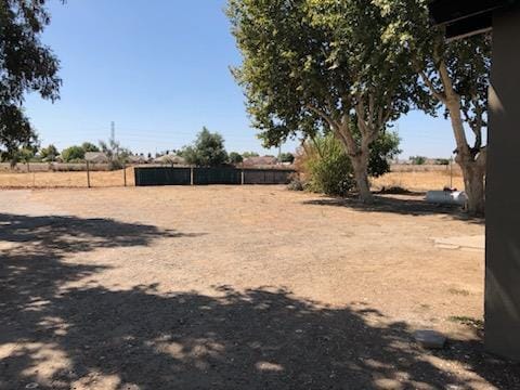 Building Photo - 6939 E Kings Canyon Rd