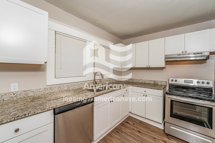 Building Photo - 621 83rd Pl S