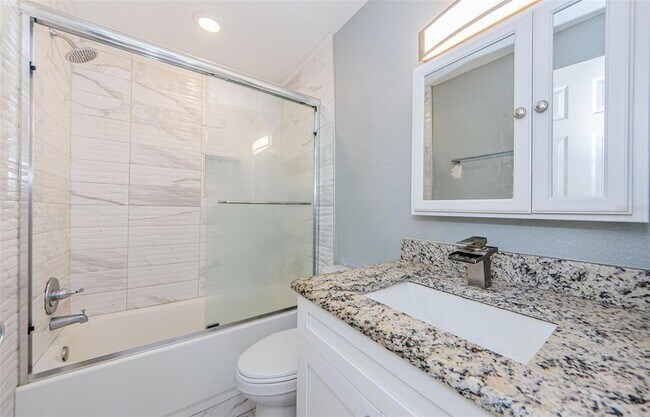 Building Photo - 722 116th Ave N