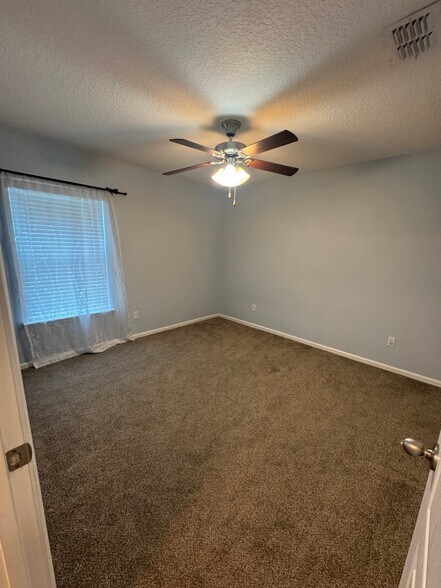 Building Photo - 5409 Parkside Lakes Dr