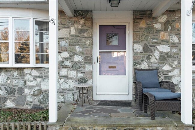 Building Photo - 181 Cowesett Ave