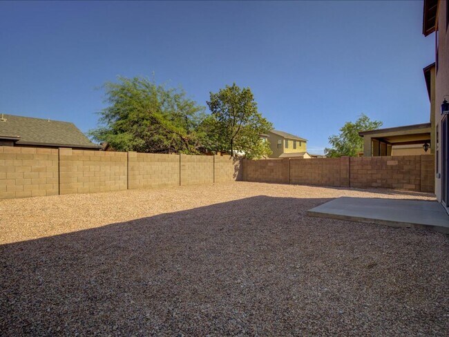 Building Photo - 3 Bedroom 2.5 Bathroom