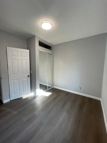 Bedroom 3 w/ toilet - 3710 Wall St