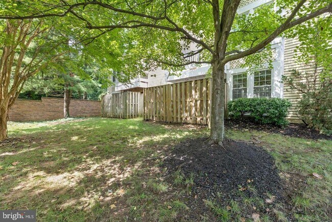 Building Photo - 3412 Lakeside View Dr
