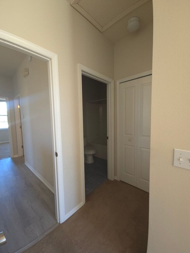 Building Photo - 102 Monroe Cir