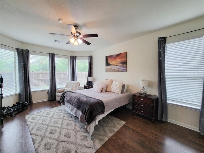 Building Photo - 5046 Longlane Dr