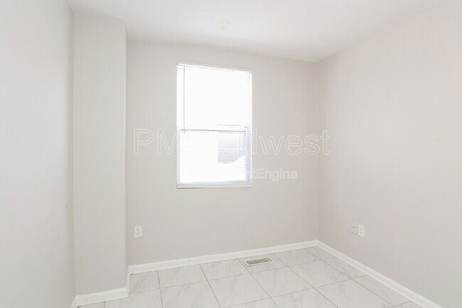 Building Photo - 3014 W 10th St