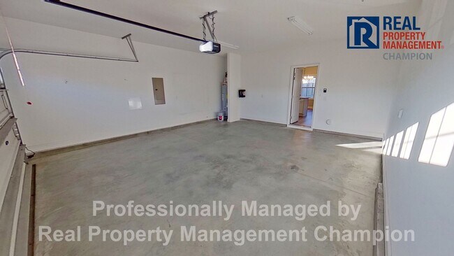Building Photo - Spacious Home with Fenced Yard