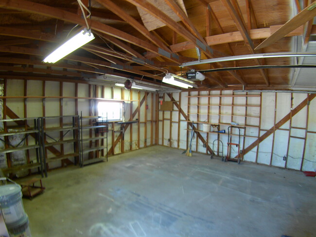 Building Photo - 1195 Baseline Rd