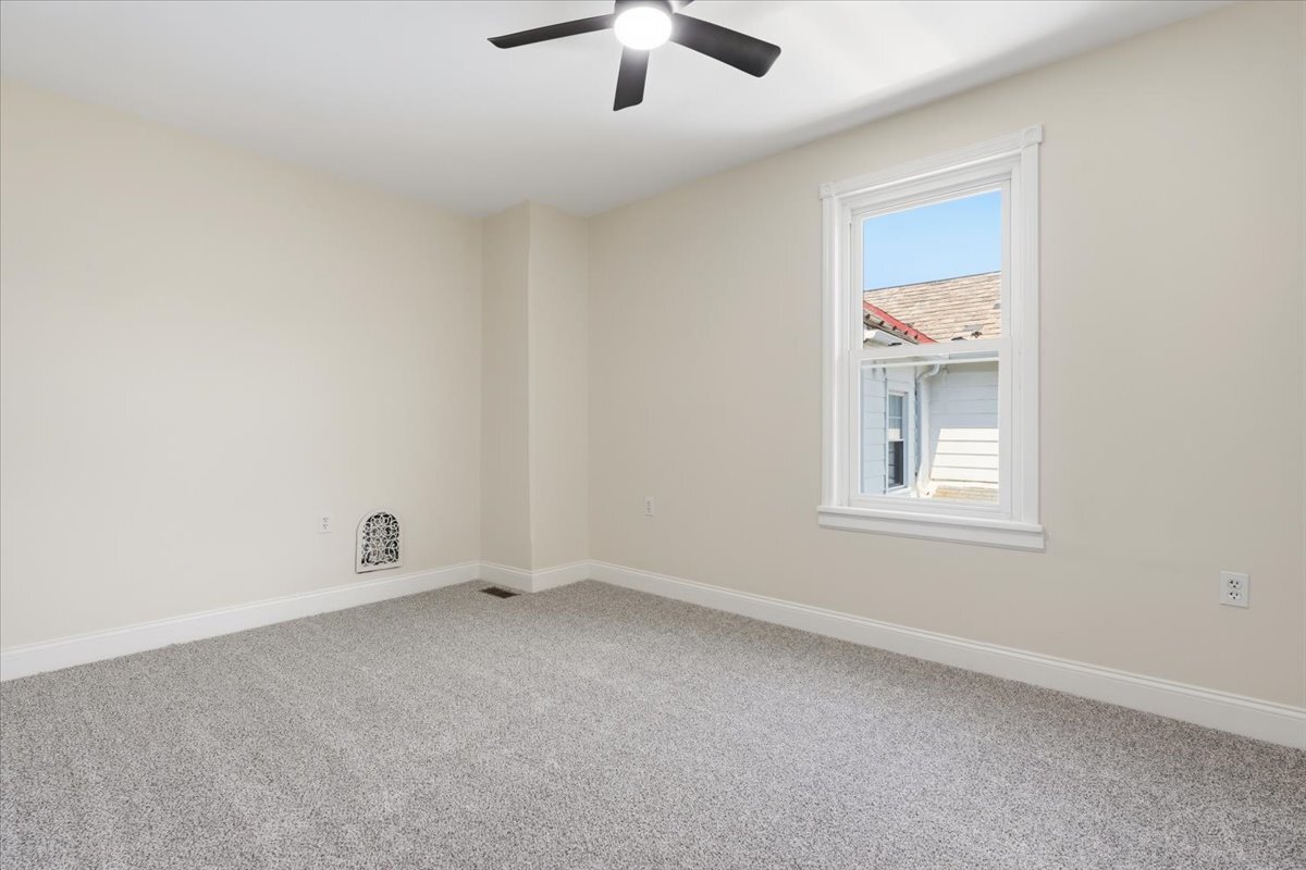 Building Photo - 315 2nd St