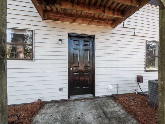 Building Photo - Ravenwood Apartments!!