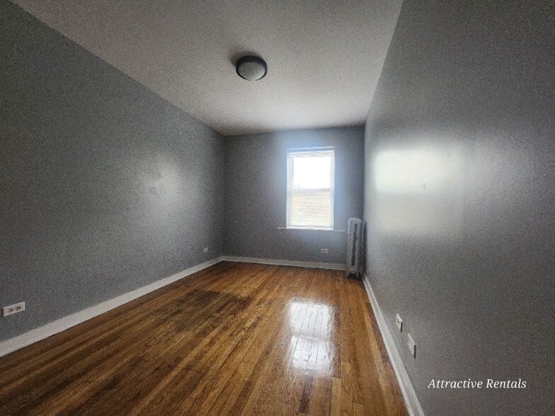 Building Photo - 358 W 74th St