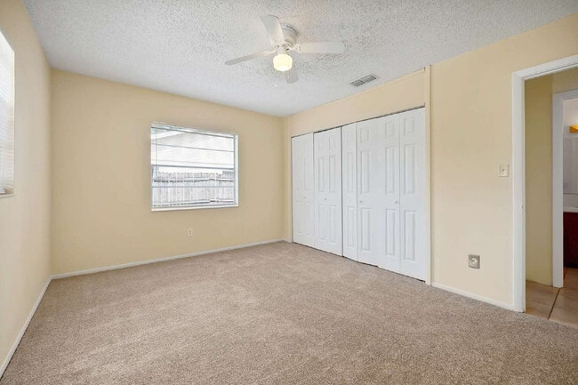 Building Photo - "Charming 2-Bed, 2-Bath Townhouse Retreat in Orlando's Heart - 1010 Sq Ft of Comfort!"