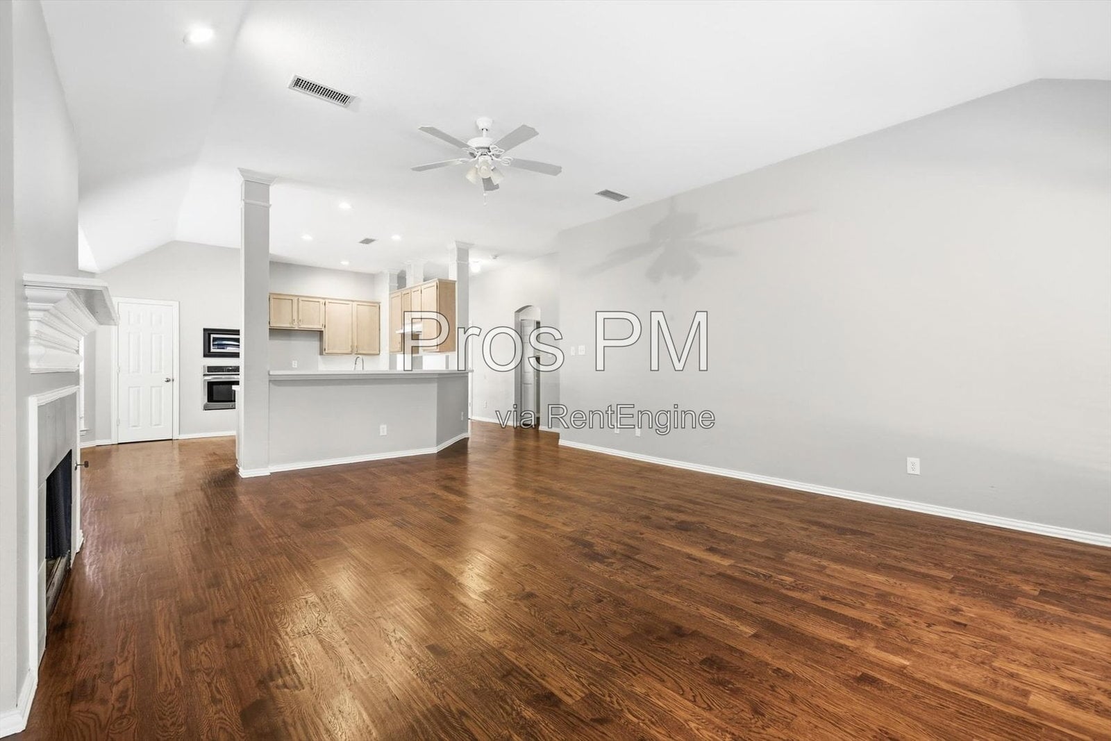 Building Photo - 2921 Meadow Glen Dr