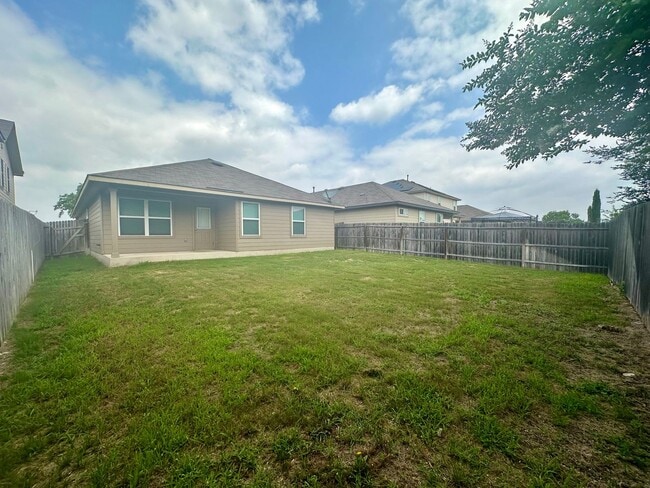 Building Photo - Fantastic Amenities ~ 4/2 Single Story w/ Refrigerator/Washer/Dryer Included ~